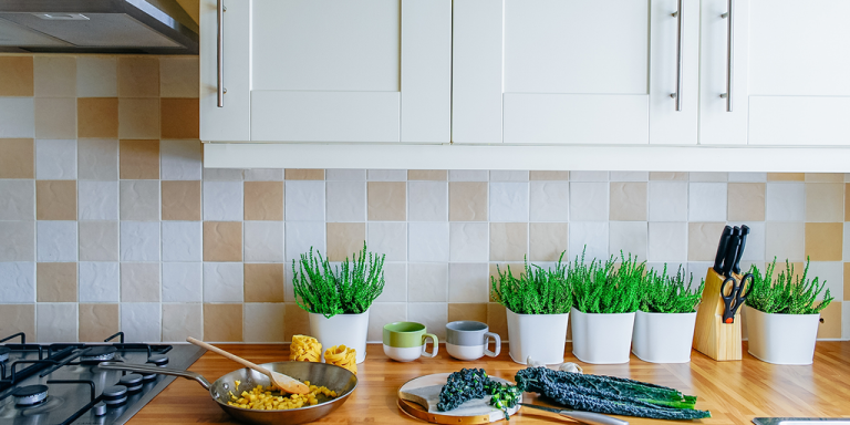 How to Set Up a Functional and Stylish Small Kitchen