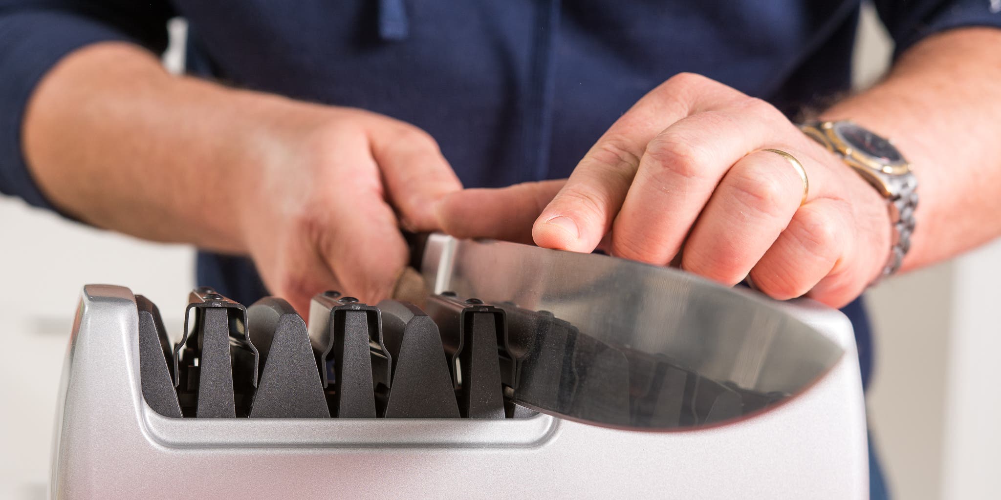 How Do You Sharpen a Kitchen Knife: Expert Techniques