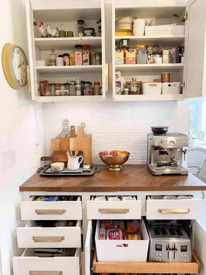 How to Arrange Kitchen Cabinets