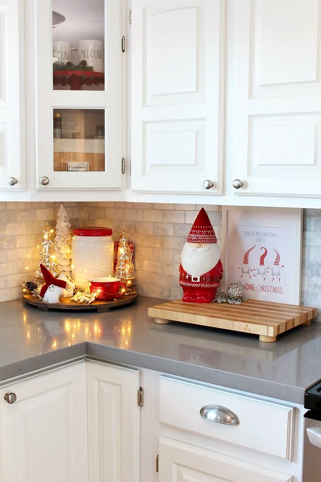 How to Decorate Top of Kitchen Cabinets for Christmas