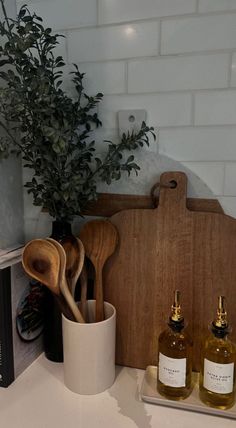 How to Display Cutting Boards on Kitchen Counter