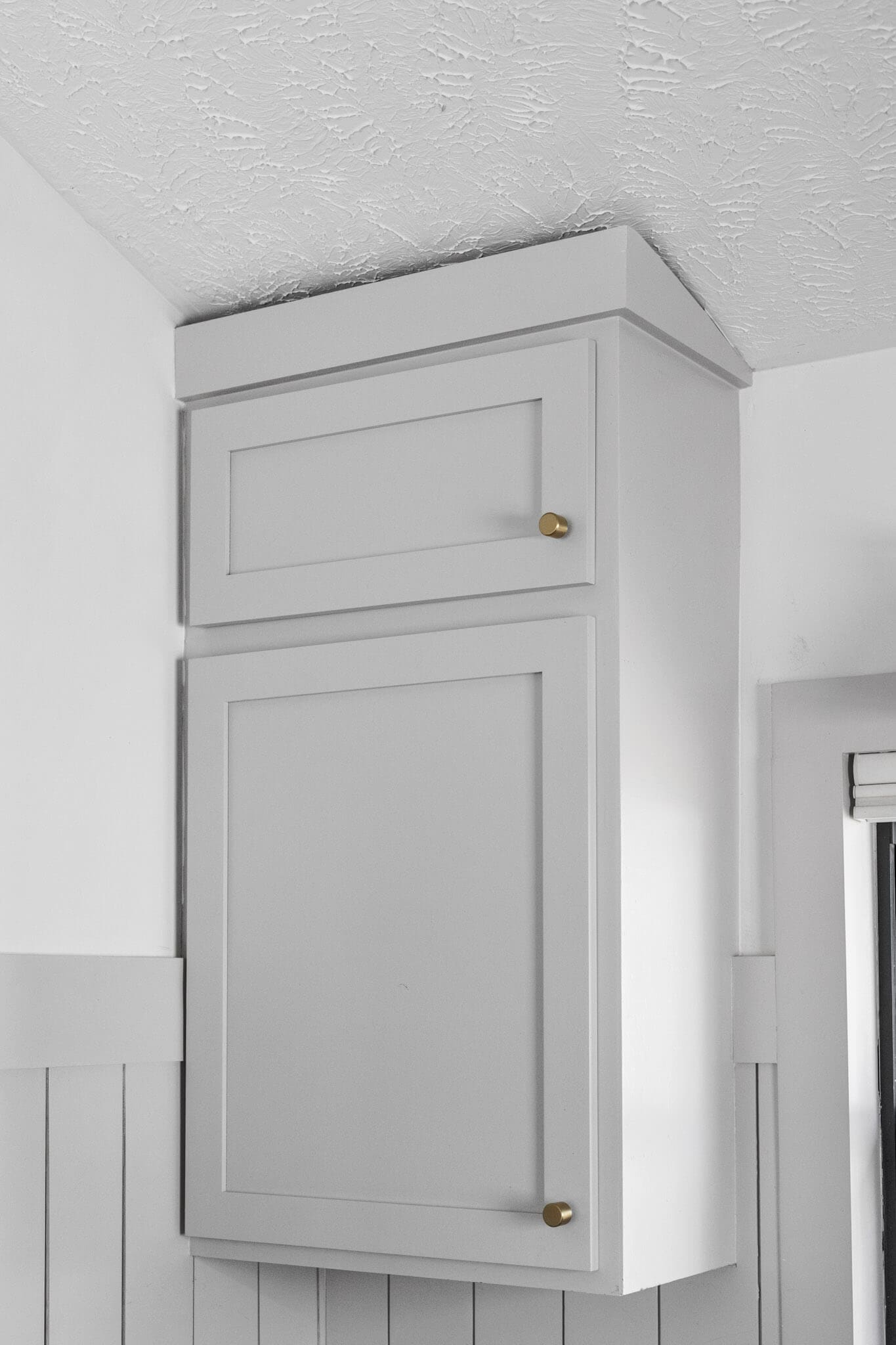 How to Extend Kitchen Cabinets to the Ceiling: Maximize Space