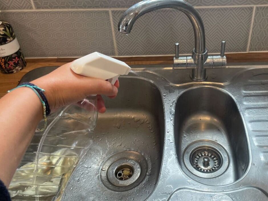 How to Unclog Kitchen Sink Naturally