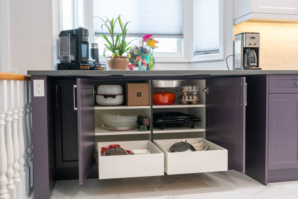 What Goes in Kitchen Cabinets: Essential Organization Tips