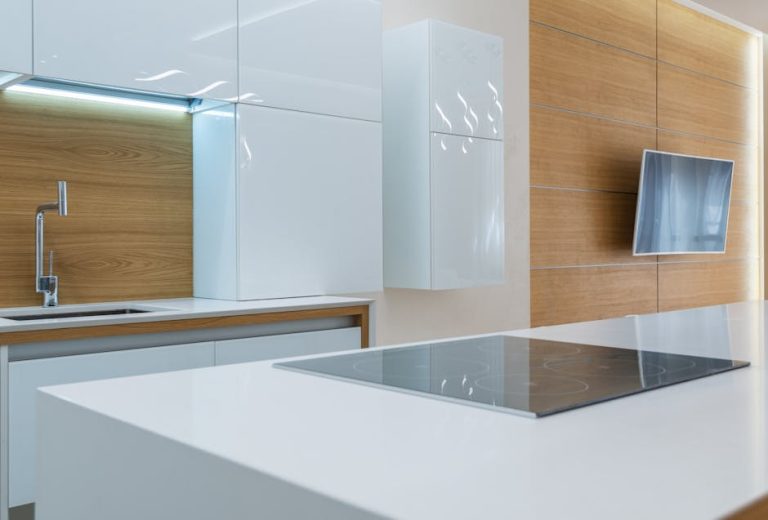What Wall Color Goes With White Kitchen Cabinets: Expert Tips